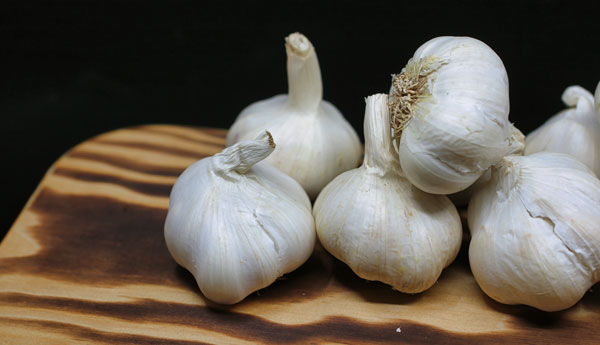 Garlic on a cutting board